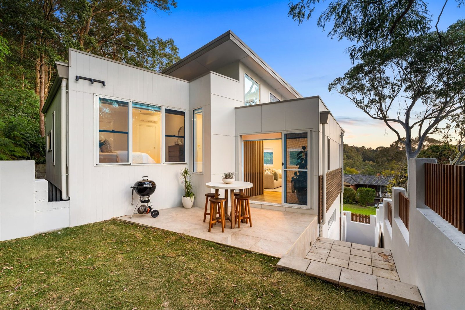 Custom-built architectural home in the Hunter Region NSW by Stoic Building